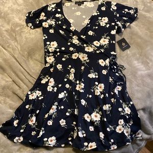 Fortune & Ivy - Comfy faux wrap dress - Size L - Navy Blue & White floral